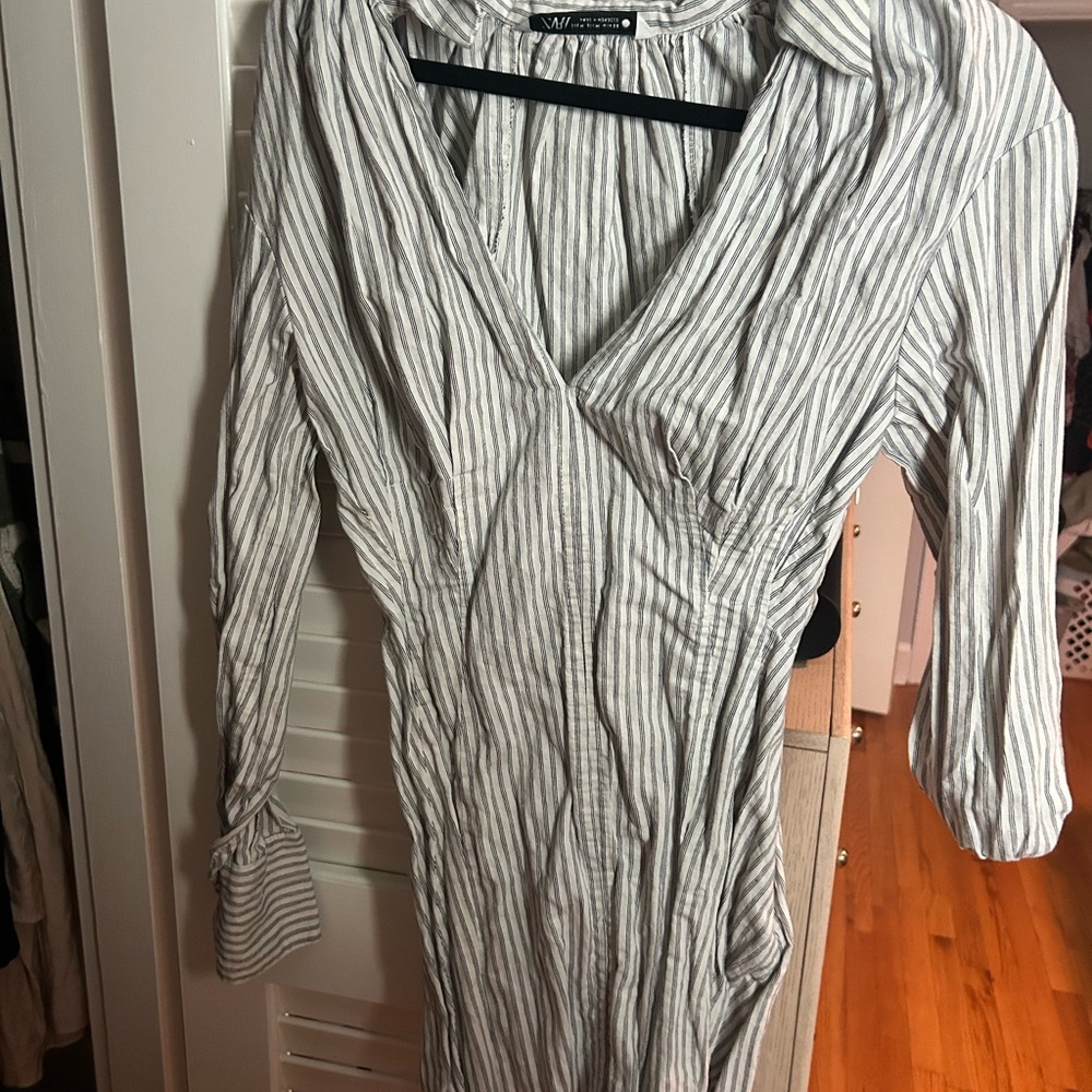 Striped V‑Neck Long Sleeve Dress - White & Gray Zara seersucker